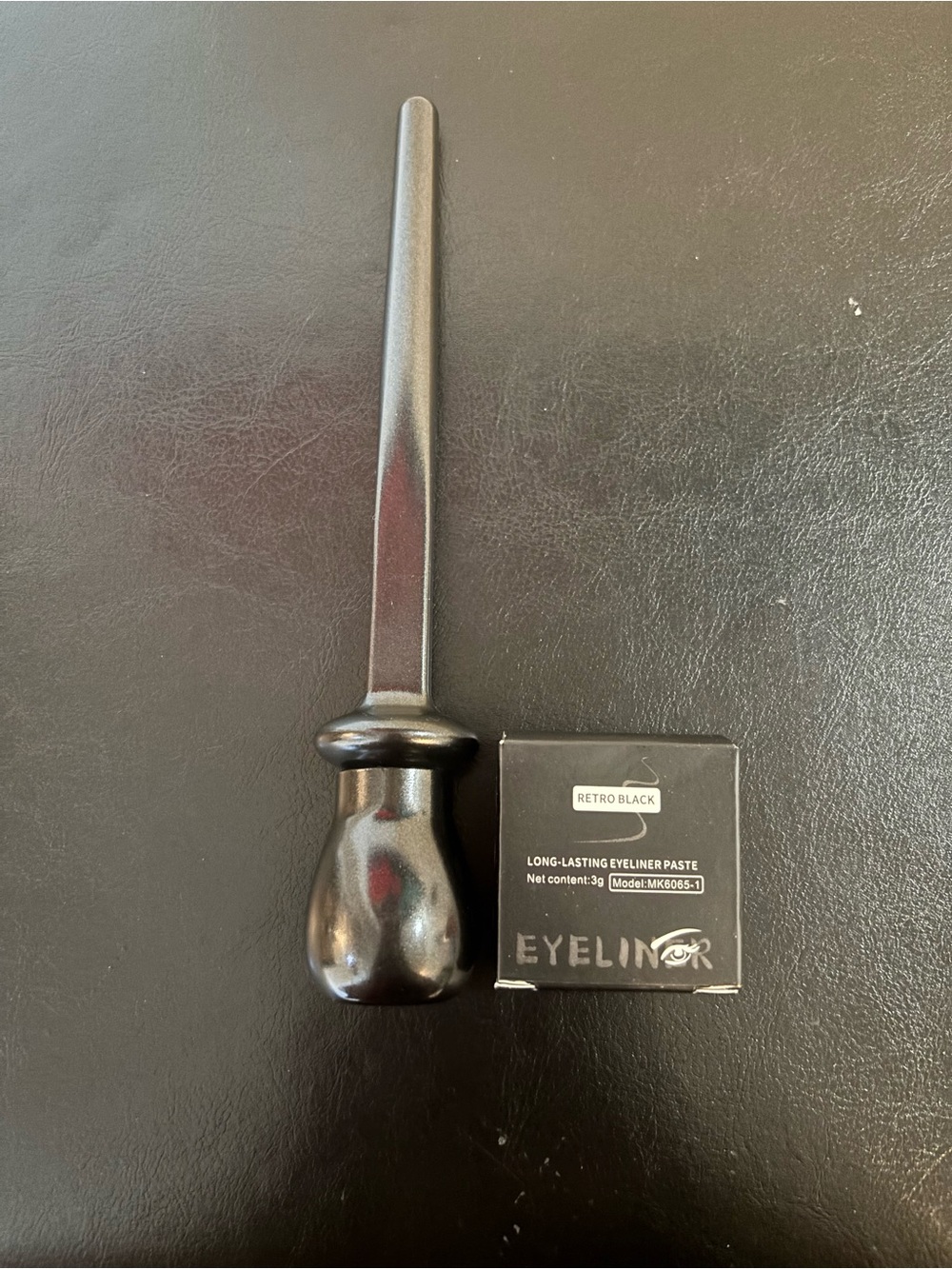 Silicone eyeliner tool with eyeliner paste retro black